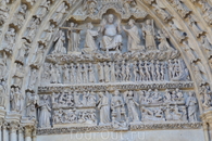 Существует легенда, что скульптура Христа на центральном портале собора, сделана с натуры. Моделью для скульптора послужил один из строителей собора, добродетельный ...