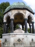 Немецкий фонтан является подарком немецкого кайзера Вильгельма II, который посетил Стамбул в 1898 году. Фонтан сделали в Германии и в разобранном виде ...