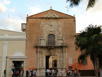 Каса-де-Монтеха. Дворец первых испанских губернаторов. Сохранился лишь небольшой фрагмент дворца Монтехо.