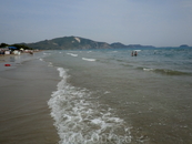 Длинный пляж Лаганас- можно гулять целый день.