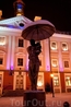 Скульптура целующихся студентов на Ратушной площади Тарту. Изготовлена по проекту Мати Кармина. Символ Тарту. Летом ещё функционирует фонтан.