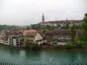 На следующий день отправились в столицу  Швейцарии - Берн.
Встретил он нас дождем.