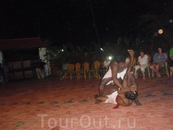 В один из вечеров устроили демонстрацию индийских боевых искусств "калариппаятту", которым свыше 5000 лет.