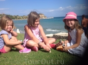 Мои дочурки на берегу Ионического моря