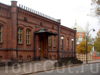 Гарнизонный Клуб 1863 год
Бывшая служебная квартира начальника Императорской Кадетской Школы. С 1918 года - офицерский клуб. Сейчас в здании ресторан ...