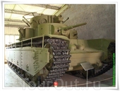 На входе нас встречает Т-35 - советский тяжёлый танк межвоенного периода. Разработан в 1931-1932 годах. Он представлял собой пятибашенный танк классической ...