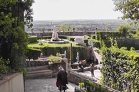 Вид с того же балкона на Маленький Рим(Римиччино)- уголок парка с типично римскими фонтанами. См. далее.