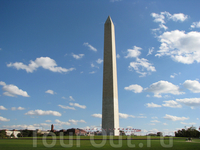 Washington Monument. Каменная стелла была воздвигнута в память о первом Президенте США Джордже Вашингтоне. Высота составляет 169 м. Наверху есть смотровая площадка.