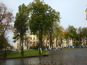 Площадь у Владимирского собора