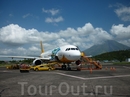 наш самолёт на фоне вулкана Майон