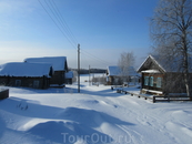 Вид от стоянки у гостевого дома вдоль деревни Гавриловская на озеро Боровское. Еще ни одна нога не потревожила снежный покров после снегопада. Мы будем ...