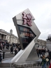 Огромные часы, установленные на Трафальгарской площади в Лондоне для отсчета времени до начала Олимпиады-2012