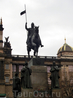 Перед Национальным музеем стоит конная статуя св. Вацлава - святого патрона Чехии, работы Йосефа Вацлава Мысльбека; работа началась в 1887, статуя воздвигнута ...