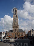 Башня  и крытый  рынок 1240 года постройки  на  главной  площади  Хроте - Маркт.  Высота  башни  83 метра и 366 ступенек вверх,если есть  желание увидеть ...