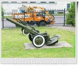 160 мм миномет МТ-13 (М-160) (СССР).
Сзади 120 мм полковой миномет ПМ-38 (СССР).