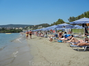 В 300 метрах от отеля песчаный пляж Альмирос-один из лучших в данном районе