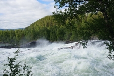 "Сухопутная" Норвегия не менее интересна, чем морская.
Malselvfossen