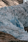 Паковый - многолетний лед очень плотный, голубоватого цвета.