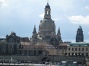 Купол Фрауэнкирхе, а перед ним здания Старого города.
