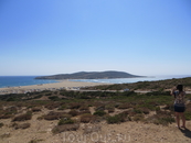 "Поцелуй двух морей" - пляж Прасониси, слева Средиземное море. справа - Эгейское