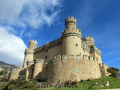 Мендоса владели замком до 1565 года, когда умер последний отпрыск прославленной семьи, 4-ый герцог эль-Инфантадо. Его наследники не смогли мирно поделить ...