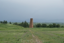 Башня Бурана находится в 10 км к югу от Токмака. Считается, что башня являлась частью минарета, и прежде была выше, чем в настоящее время... у киргизов имеются несколько версий по происхождению назван