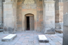 Храм Сурб Гаянэ был возведен в 630 году на месте часовни IV века. Он является одним из лучших памятников армянской архитектуры. Внешний облик храма отличается стройностью пропорций. Лаконичное и строг