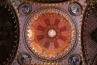 Красочный купол церкви