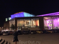 Это самый новый Концертный Зал столицы, Национальный Концертный Зал, а также Музей Людвига и новая резиденция Национального Театра Танцев. Все они находятся ...