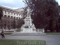 Памятник Моцарту
