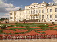 Рундальский дворец и сад