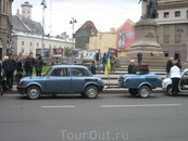 Во Львове очень часто проходят разнообразные фестивали. В этот раз я попала на парад ретро-автомобилей