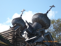 Шесть деревянных куполов.