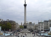 Trafalgar Square. Колонна в честь победы адмирала Нельсона в Трафальгарском сражении. Стелу венчает фигура Нельсона. Снизу не разгядеть.