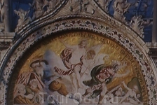 Мозаика на фронтоне. Воскресение Христово