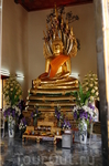 Будда в храме