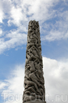 Монолит - пожалуй, самая известная скульптура в парке Вигеланда. Эта колонна высотой более 14 метров вырезана из одного камня. На ней изображена 121 человеческая ...