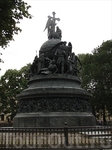 Памятник Тысячелетию России, установленный в 1862 году. По основной композиции памятник воспроизводит «шапку Мономаха» – эмблему самодержавной власти Российской империи.