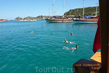 Поплаваем, глубина неизвестна.... ну так яхта рядом...