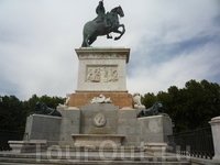 Площадь Орьенте.Памятник Филиппу IV