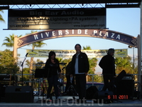 Riverside Plaza Car Show & Music Fest 2011.