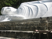 лежащий Будда