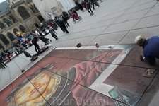 Вот так рождается искусство - художник на площади у Центра Помпиду.