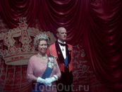 Ее величество королева Елизавета с супругом