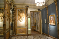 Часть залов реконструирует исторические интерьеры прошлых веков: салоны Людовика XV и Людовика XVI, зал для балов особняка Венделя, ювелирную лавку Жоржа ...