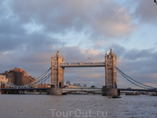 Тауэрский мост. Вспоминается Земфира и ее "Мне приснилось небо Лондона" ...