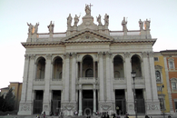 Собор San Giovanni in Laterano. Здесь по информации гидессы Татьяны мы искали отпечаток стопы Христа. На самом деле он находится в другом Соборе на выезде ...