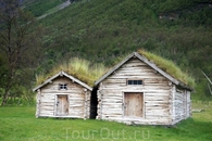 Поросшие травой крыши домов - визитная карточка Норвегии.