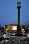 Киноцентр и обелиск в сквере Воинской Славы