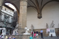 Лоджия Ланци- аркадное строение на площади  Синьорий-построено с 1376 года по 1382 год. Здание  предназначалось для  собраний  и  приемов во Флорентийской ...